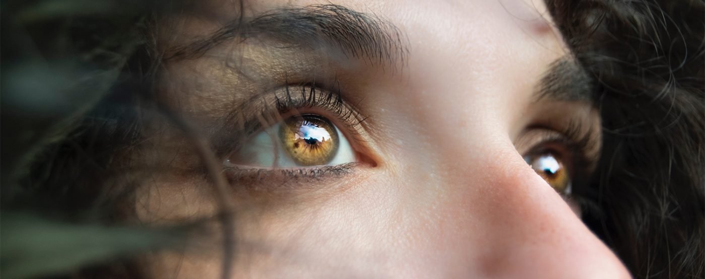 mulher reagindo às situações estressantes